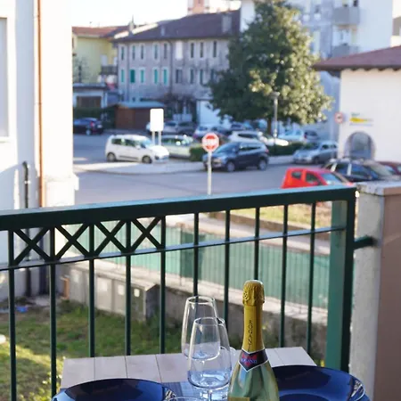 Confortevole, Vicino A Cro E Base Apartament